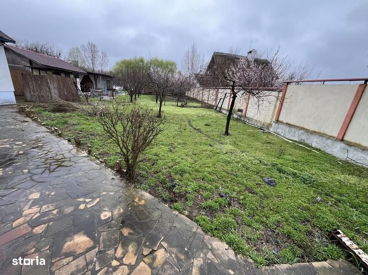 Casă cu 4 camere în Vulturu