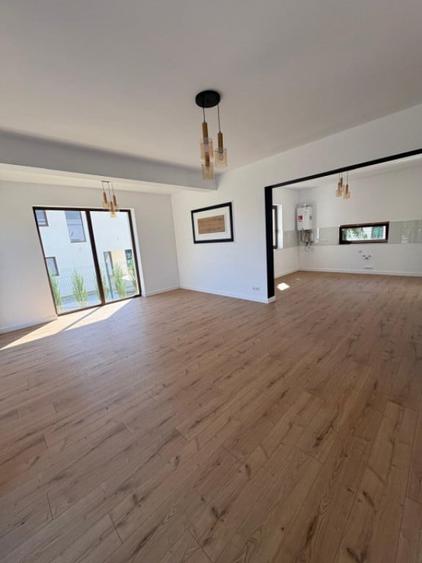 Casă cu 4 camere cu Teren 455 Mp în Central