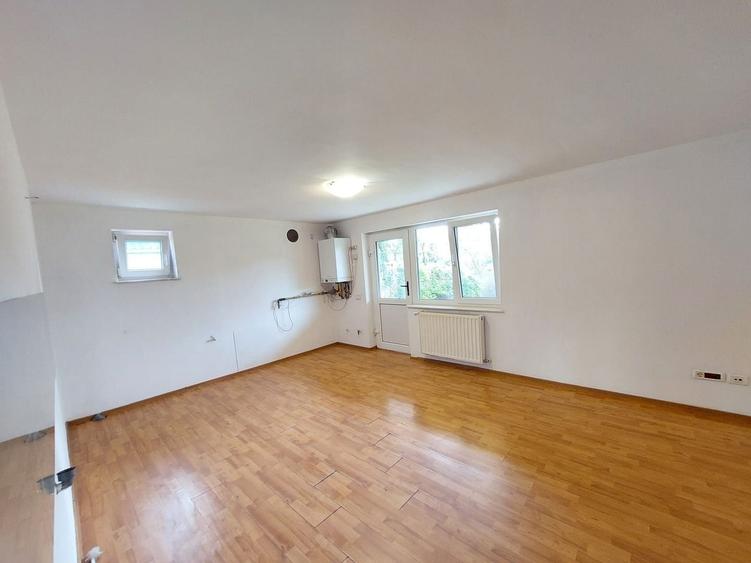 Duplex cu 7 camere cu Canalizare în Mărăști