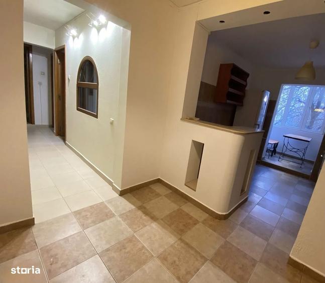 Apartament cu 3 camere decomandat în Lujerului