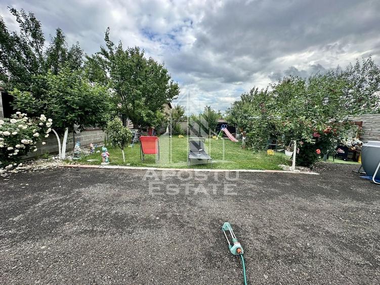 Casă individuală cu 4 camere cu Canalizare în Utvin