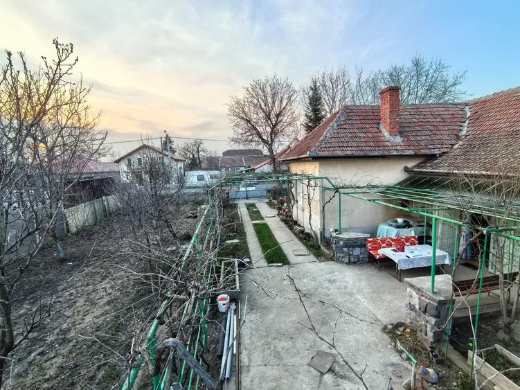 Casă cu 5 camere cu Canalizare în Buziașului
