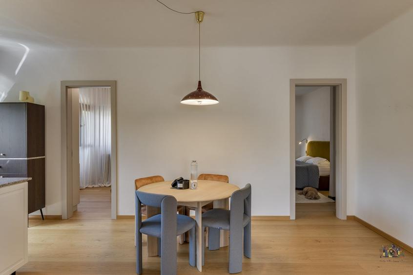 Apartament cu 4 camere semidecomandat, mobilat în Dorobanți