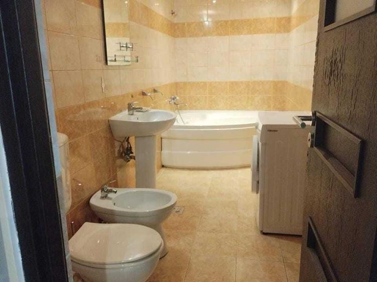 Apartament cu 2 camere semidecomandat în Florești
