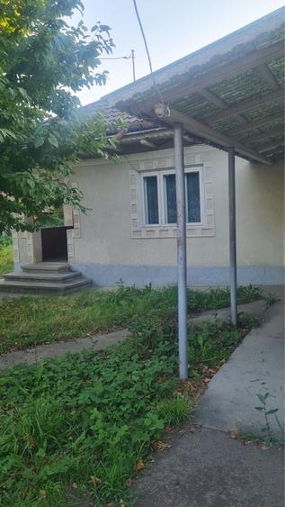 Casă cu 4 camere în Târpești