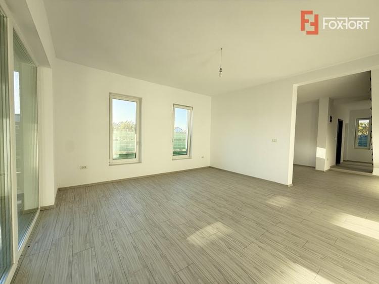 Duplex cu 4 camere cu Canalizare în Săcălaz