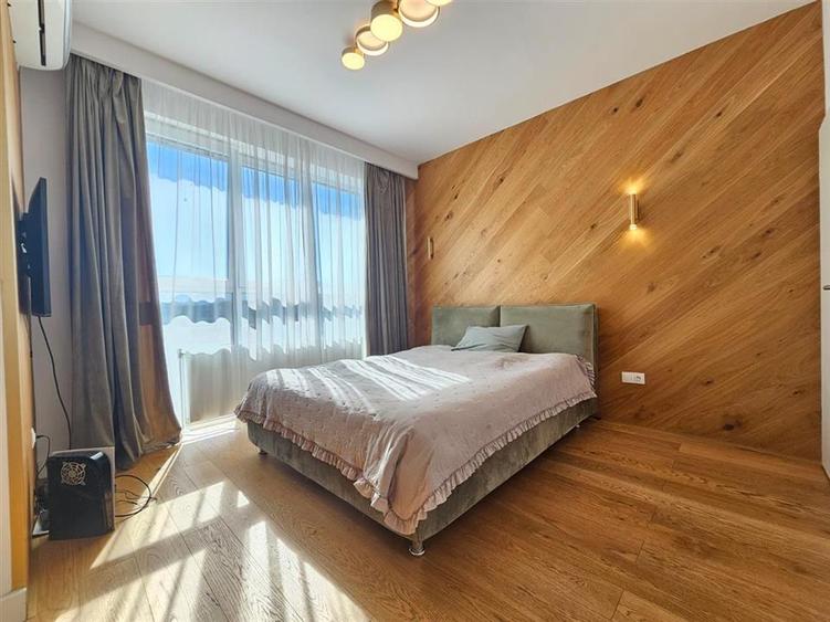 Penthouse cu 3 camere decomandat în Avantgarden