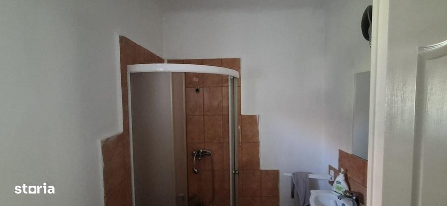 Casă cu 3 camere în Central