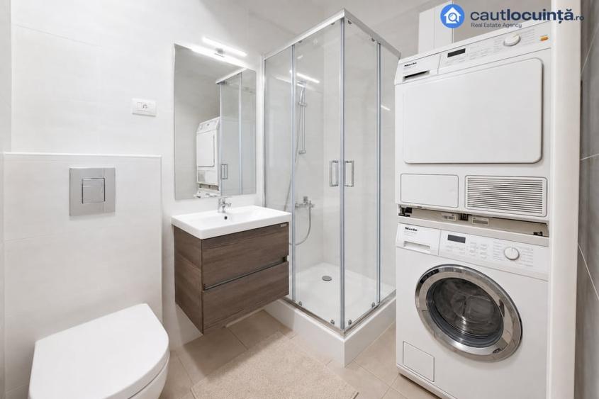 Apartament cu 3 camere semidecomandat în Sisești