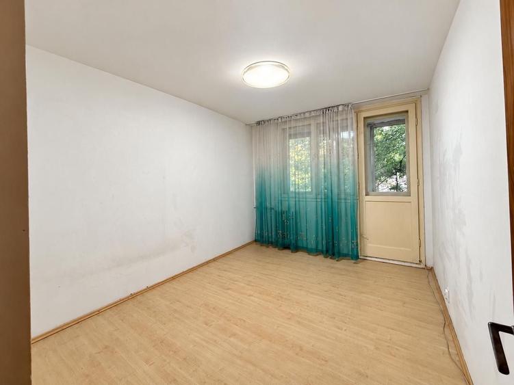 Apartament cu 3 camere semidecomandat în Drumul Taberei