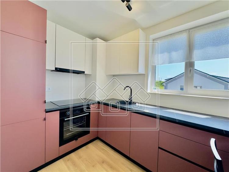 Penthouse cu 5 camere semidecomandat în Exterior Vest
