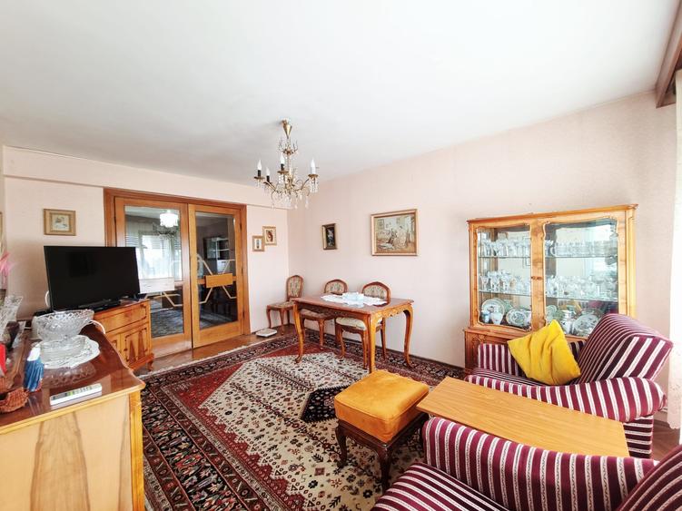 Apartament cu 4 camere decomandat, mobilat în Central