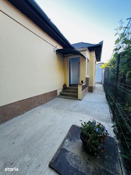 Casă cu 4 camere cu Teren 235 Mp în Plopi