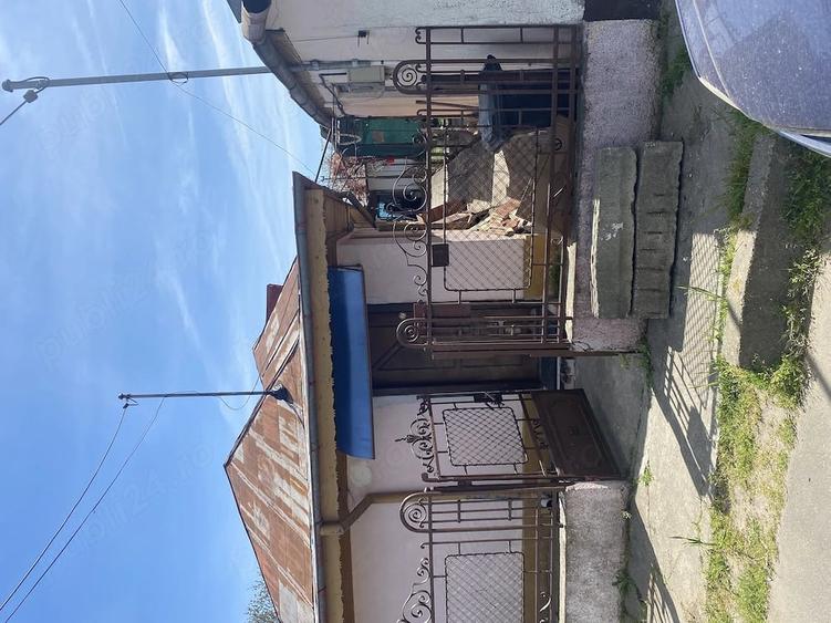 Casă cu 7 camere cu Teren 488 Mp în Exterior Vest