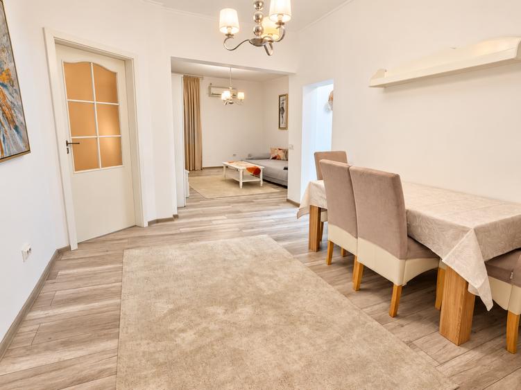 Apartament cu 4 camere semidecomandat în Universitate