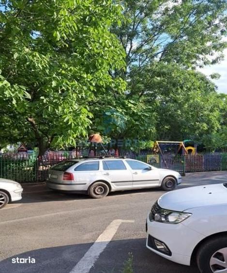Apartament cu 3 camere decomandat în Nerva Traian