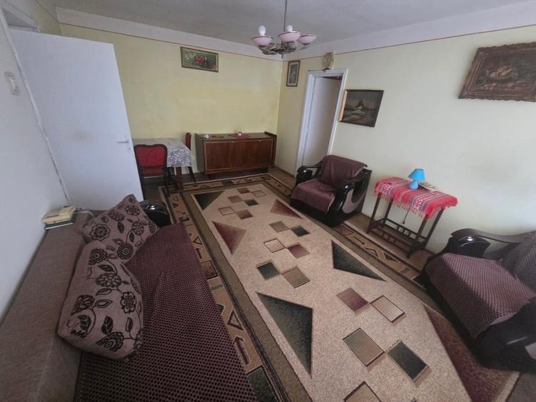 Apartament cu 3 camere, mobilat în Central