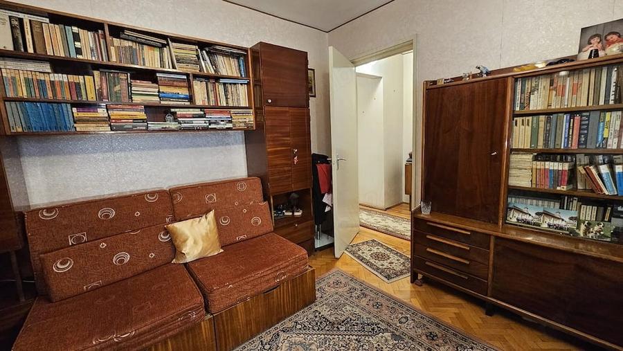 Apartament cu 3 camere semidecomandat în Iancului