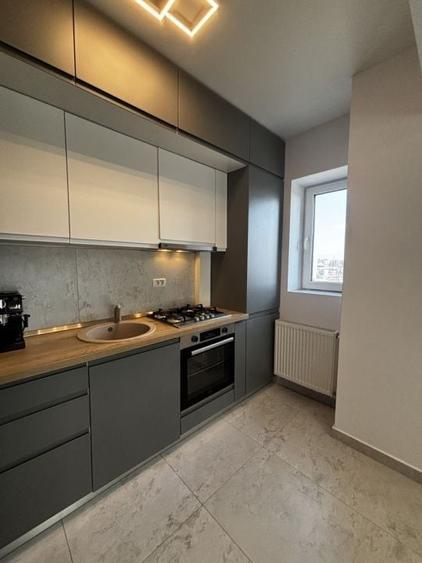 Apartament cu 3 camere decomandat, mobilat în Trafic Greu