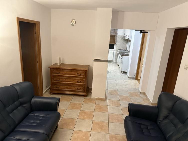 Apartament cu 3 camere decomandat în Exterior Vest
