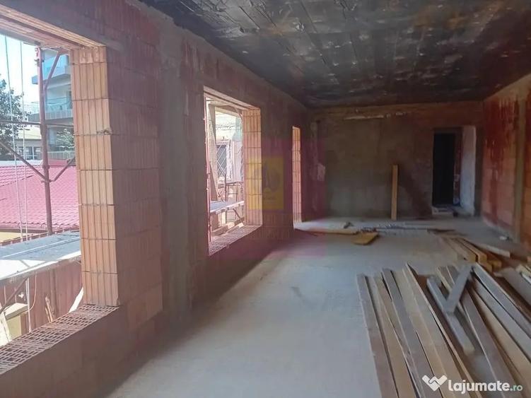 Casă cu 6 camere cu Teren 250 Mp în Dristor