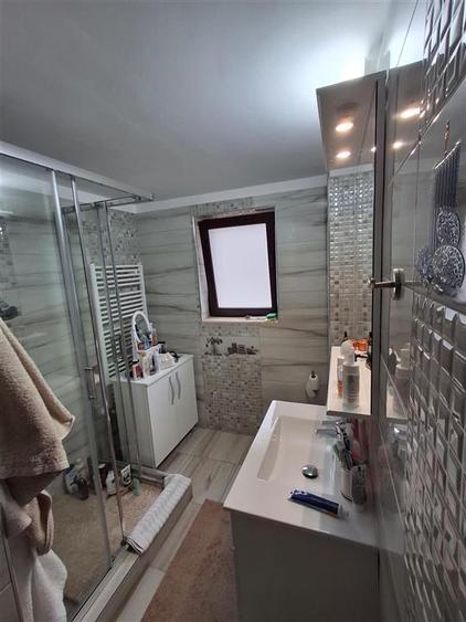Casă cu 5 camere cu Teren 700 Mp în Timișu de Jos