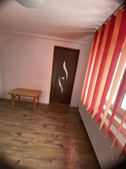 Casă cu 4 camere în Sinești