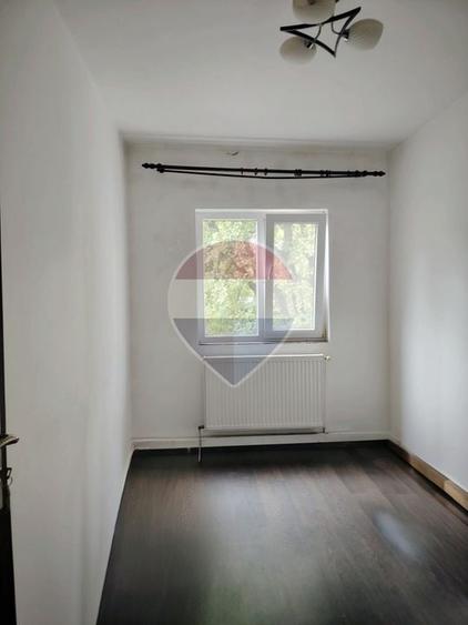 Apartament cu 3 camere decomandat, mobilat în Hotvon