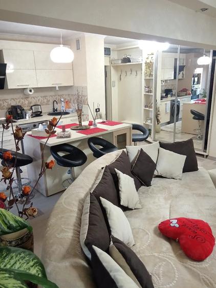 Apartament cu 2 camere decomandat, mobilat în Intim