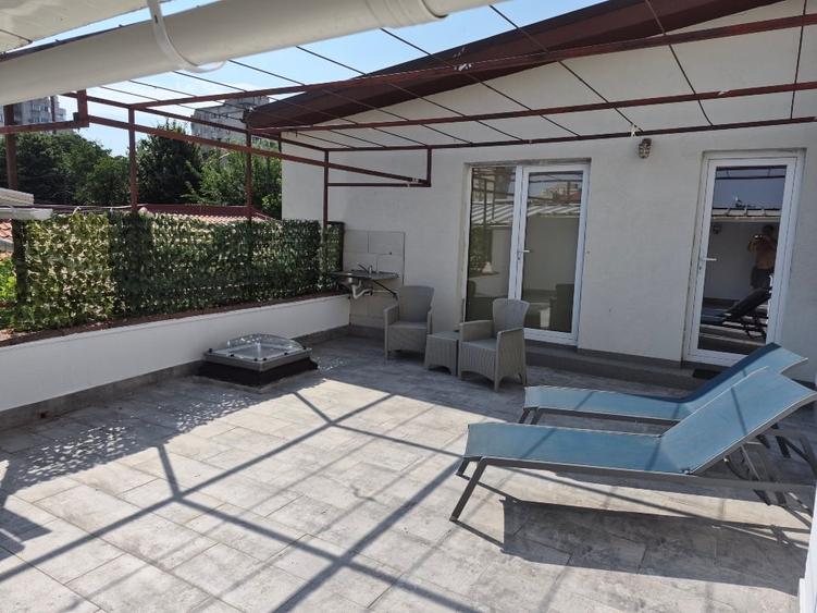 Apartament cu 2 camere, mobilat în Faleza Nord