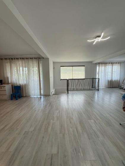 Casă individuală cu 6 camere cu Teren 2000 Mp în Coșoveni