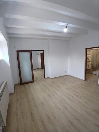 Apartament cu 3 camere în Primăverii