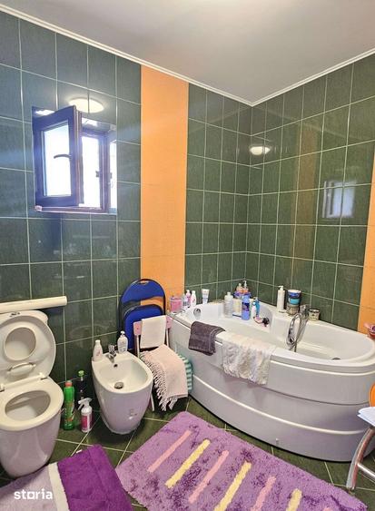 Casă cu 5 camere cu Teren 500 Mp în Central