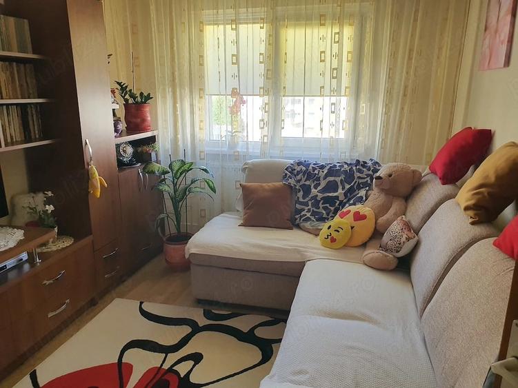 Apartament cu 3 camere decomandat în Ostroveni