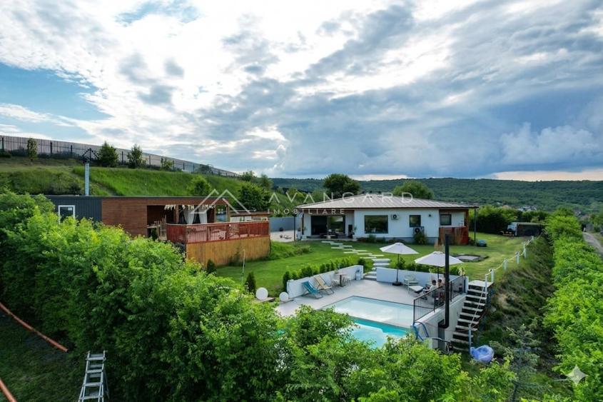 Casă individuală cu 5 camere cu Canalizare în Corușu
