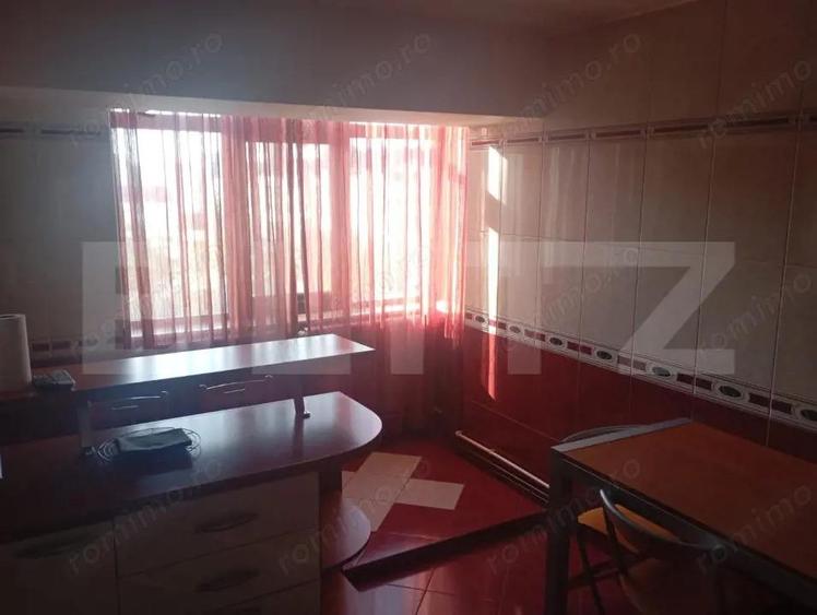 Apartament cu 4 camere decomandat, mobilat în Ultracentral