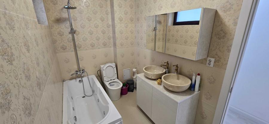 Casă cu 4 camere cu Teren 1000 Mp în Dârvari
