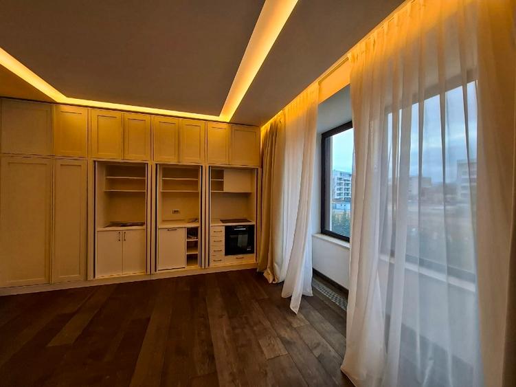 Apartament cu 4 camere decomandat în Arcul de Triumf