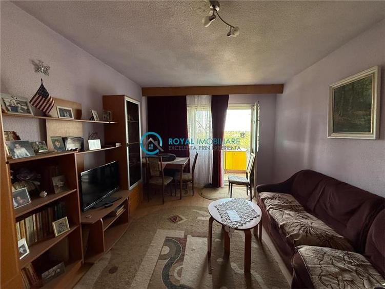 Apartament cu 3 camere decomandat în B-dul București