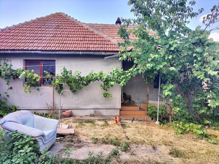 Casă cu Teren 1300 Mp în Dezmir