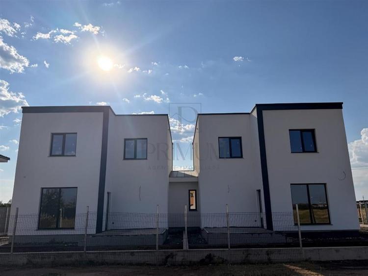 Duplex cu 4 camere cu Teren 260 Mp în Giroc
