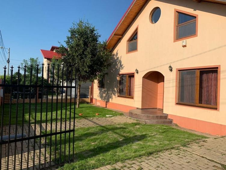 Casă cu 4 camere decomandat în Nord