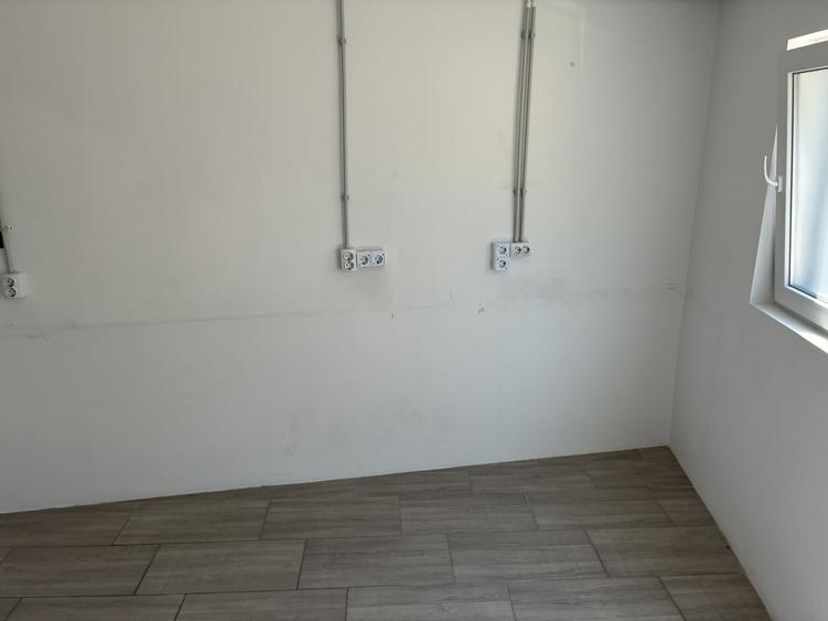 Spațiu comercial, de 20 mp, în Uverturii