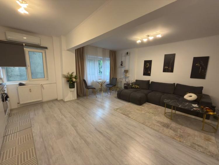 Apartament cu 2 camere decomandat, mobilat în Republicii