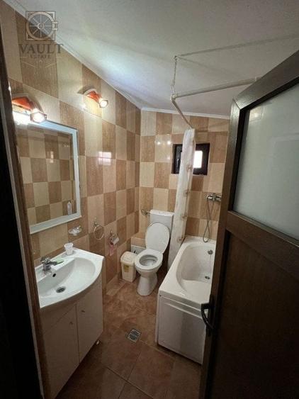 Casă individuală cu 7 camere cu Canalizare în Cozieni