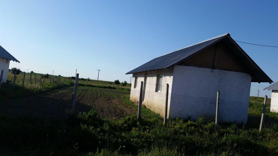 Casă cu 2 camere în Vulturu