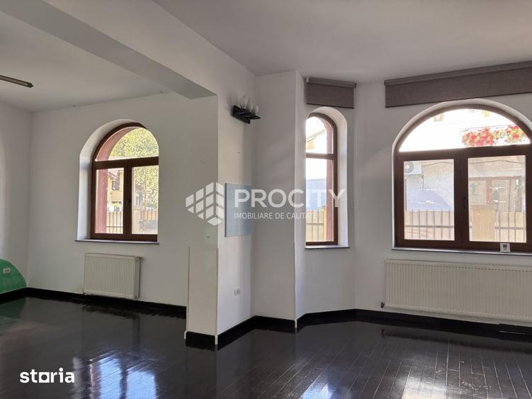 Spațiu comercial, de 320 mp, în Central