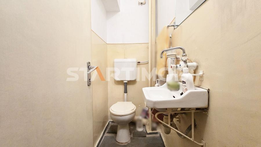 Apartament cu 3 camere decomandat în Calea București