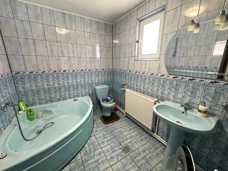 Casă cu 6 camere cu Teren 1250 Mp în Central