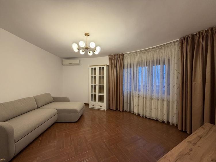 Apartament cu 2 camere decomandat în Republicii